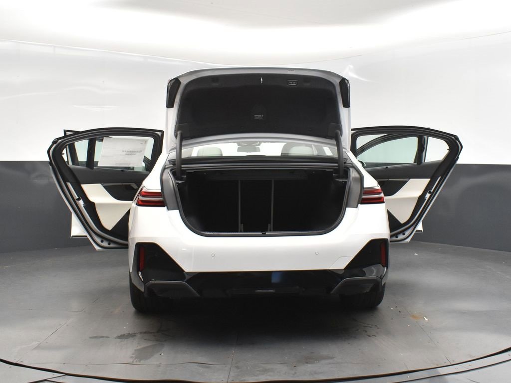 New 2026 BMW 550e xDrive w/ Executive Package image 52