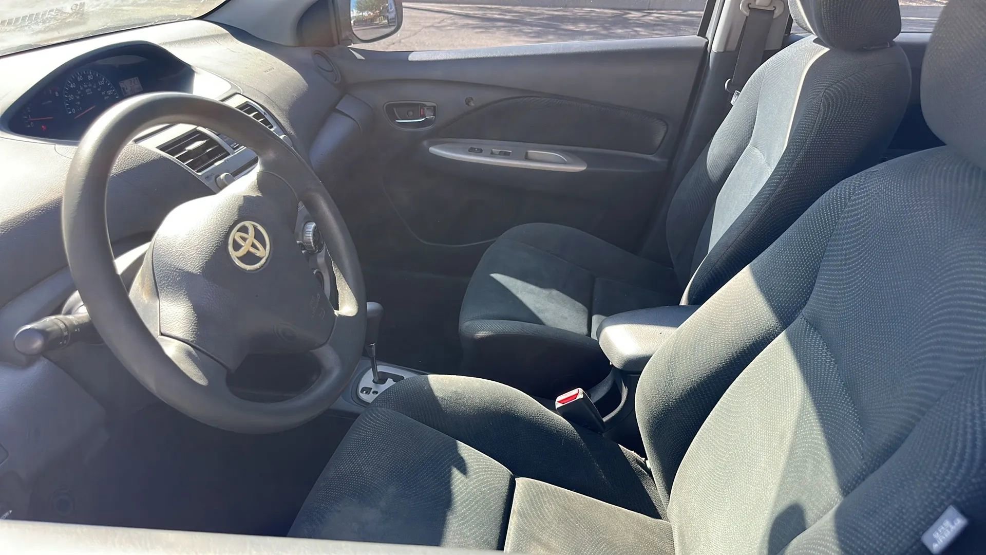 Used 2010 Toyota Yaris Sedan FWD image 23