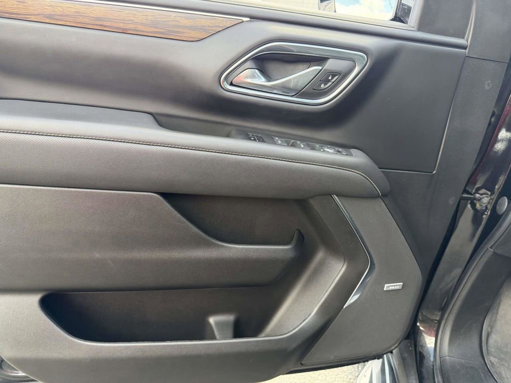 Used 2023 Chevrolet Tahoe Premier AWD/4WD image 23