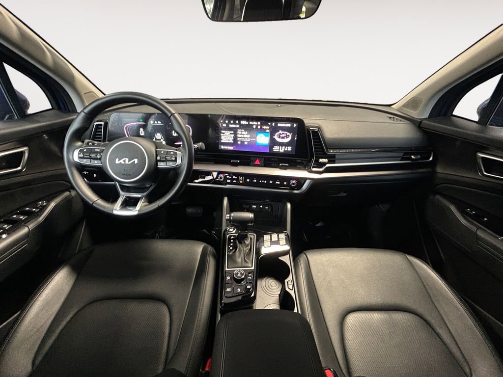 Used 2025 Kia Sportage EX image 13