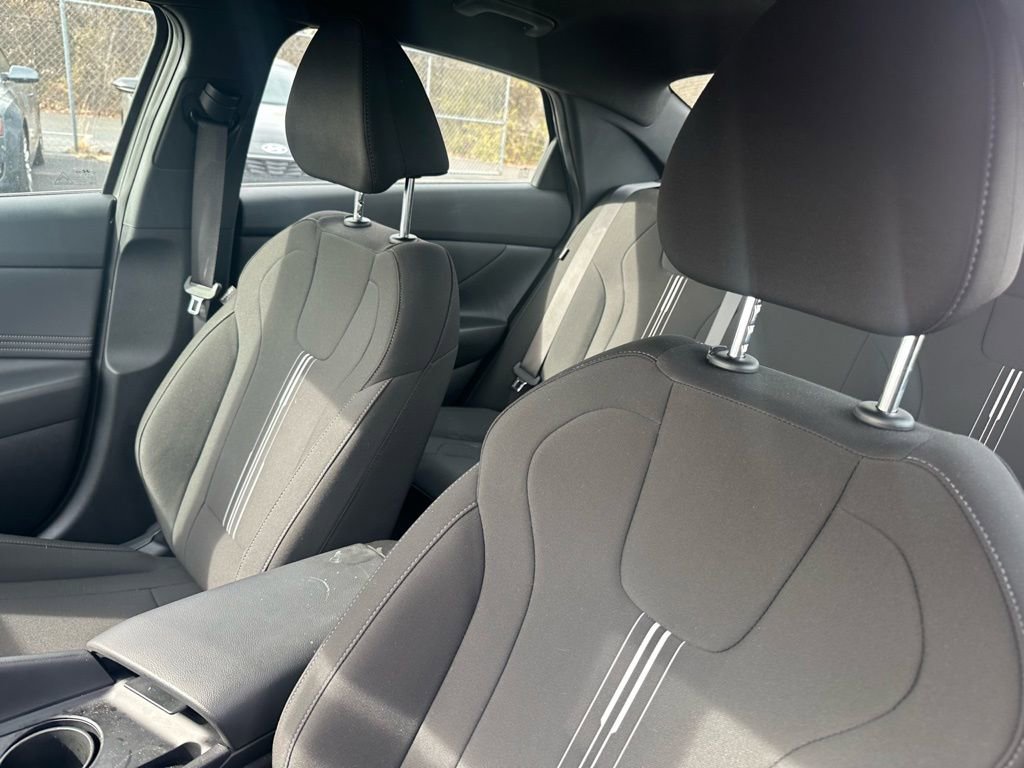 Certified 2025 Hyundai Elantra Sport image 21