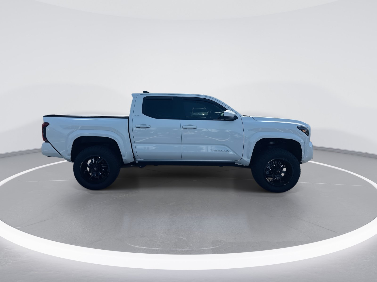 Used 2024 Toyota Tacoma SR5 AWD/4WD image 10