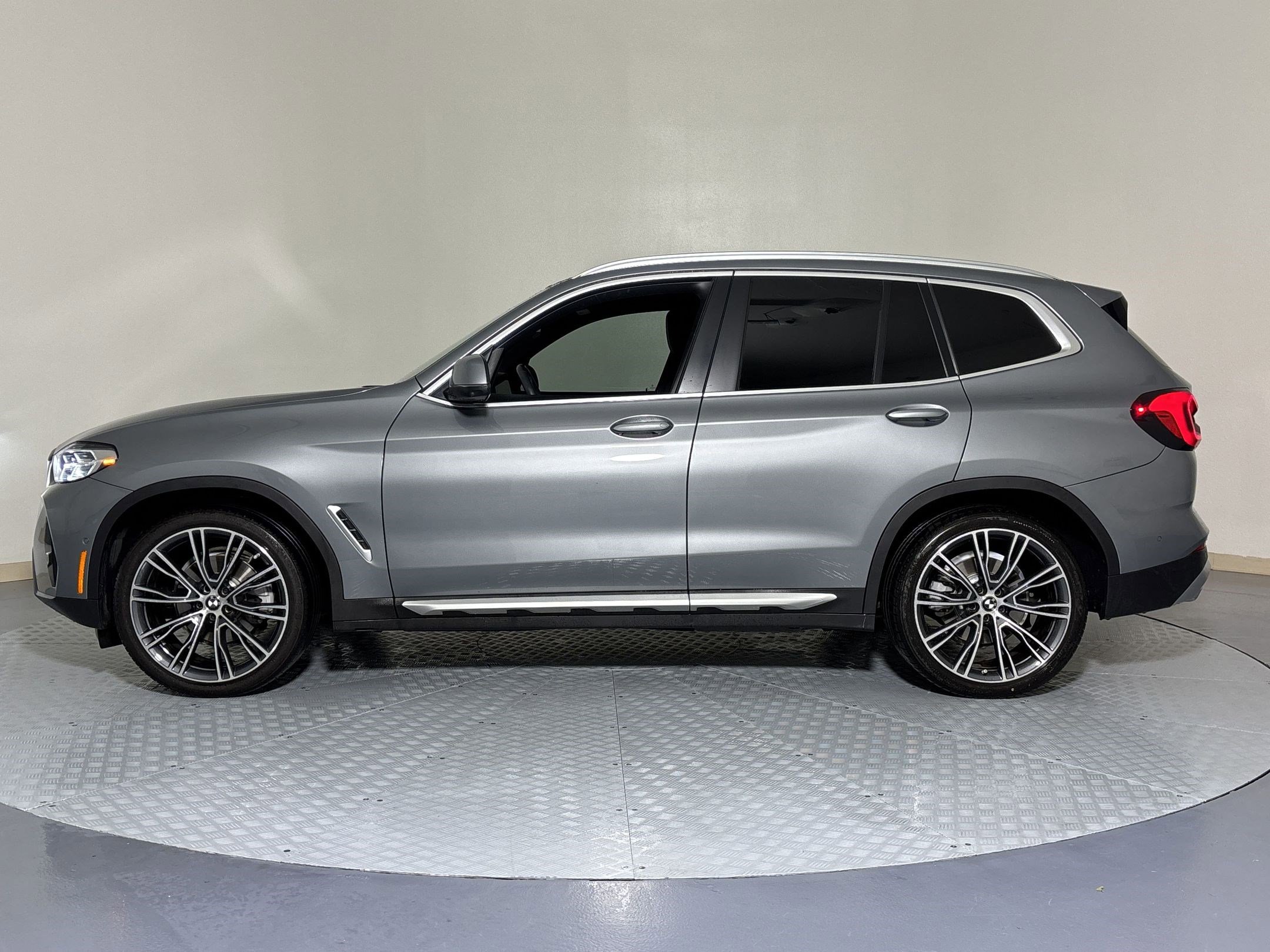 Certified 2024 BMW X3 sDrive30i w/ Convenience Package RWD image 2