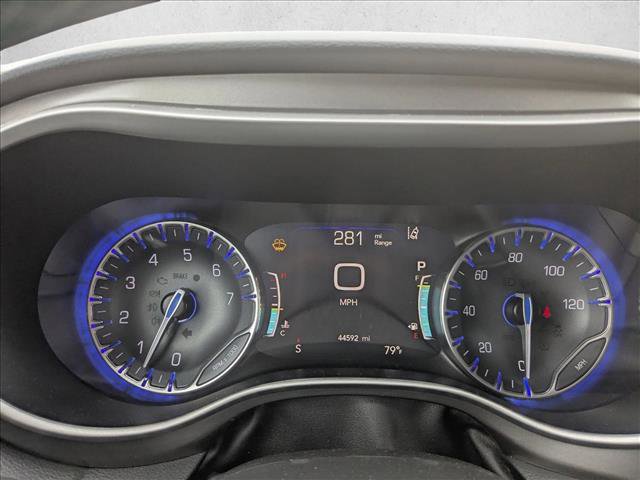 Used 2024 Chrysler Pacifica Touring-L FWD image 11