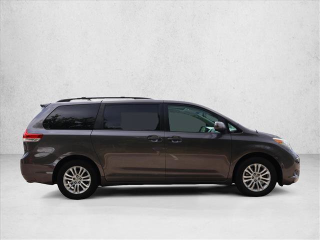 Used 2012 Toyota Sienna XLE FWD image 4
