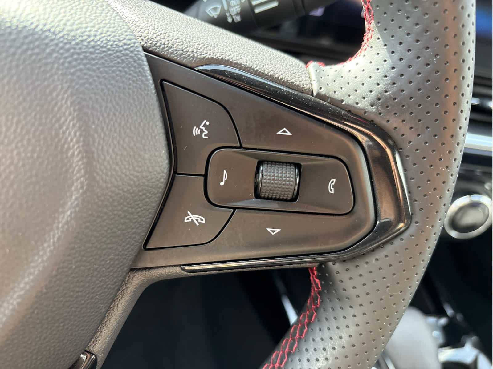 Used 2024 Chevrolet Trax RS w/ Driver Confidence Package image 25