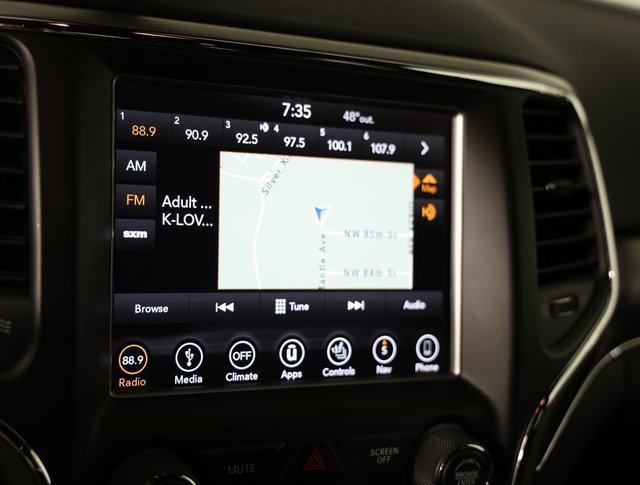 Used 2018 Jeep Grand Cherokee Limited image 16