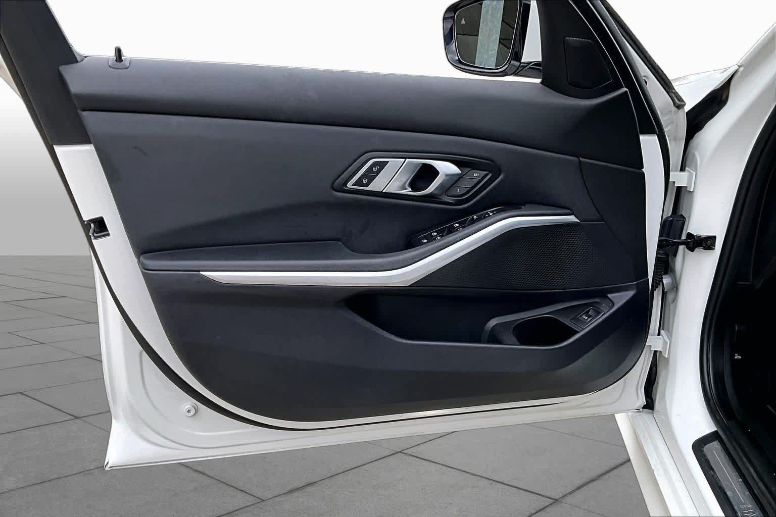 Used 2020 BMW 330i Sedan w/ Convenience Package RWD image 25