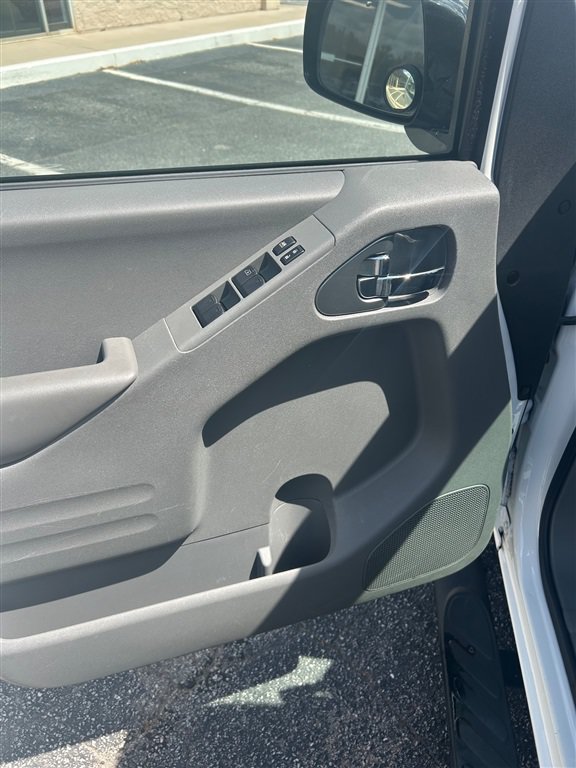 Used 2021 Nissan Frontier SV w/ Midnight Edition Floor Mats RWD image 14