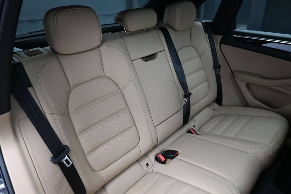 Certified 2025 Porsche Macan AWD/4WD image 27