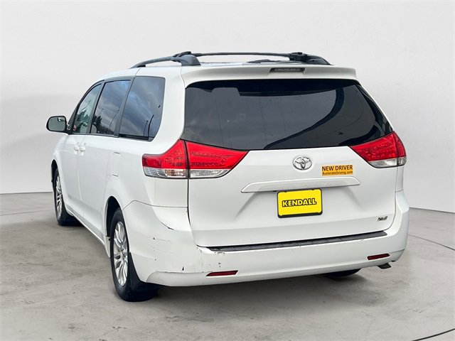 Used 2011 Toyota Sienna XLE image 3