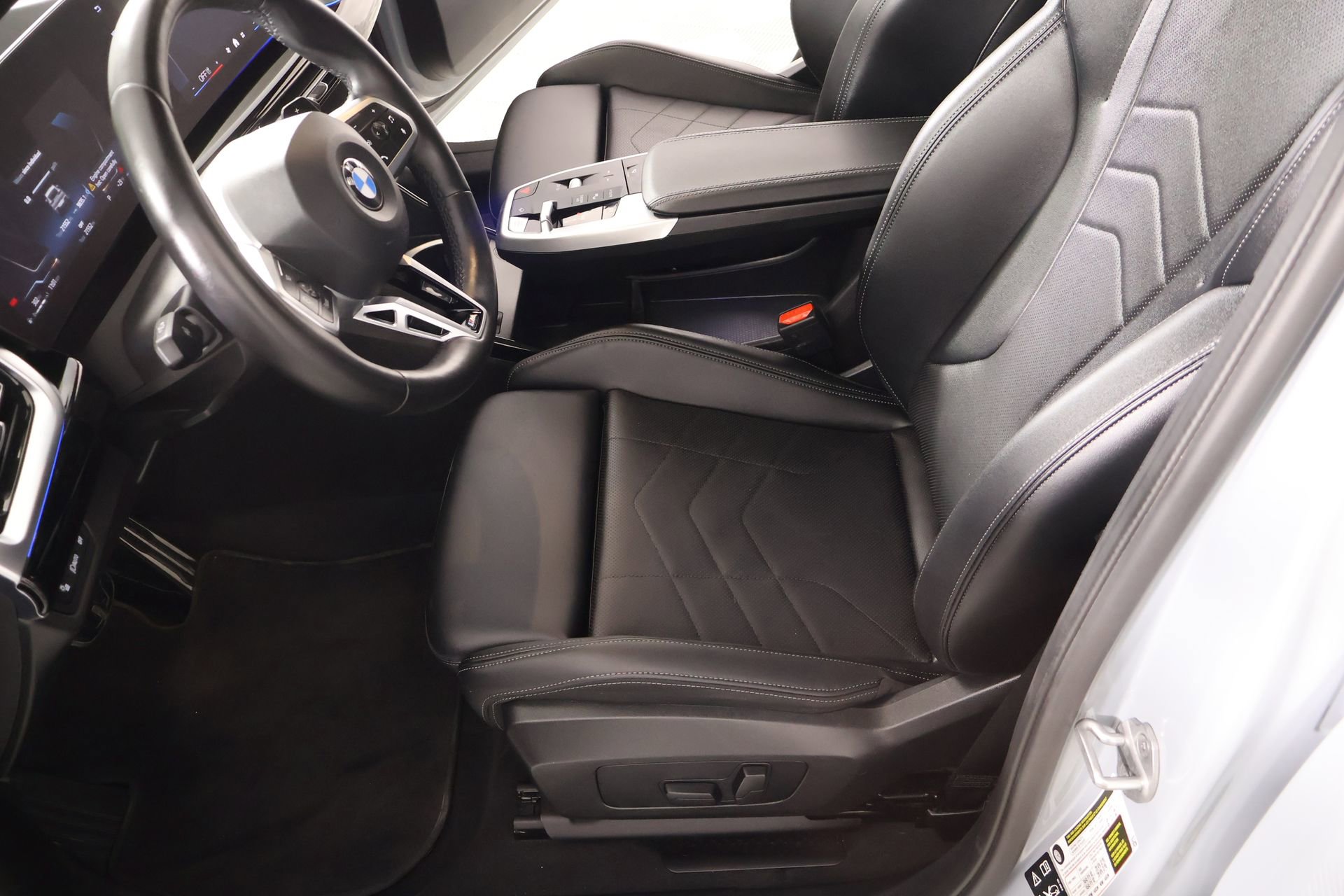 Used 2025 BMW X2 xDrive28i image 11