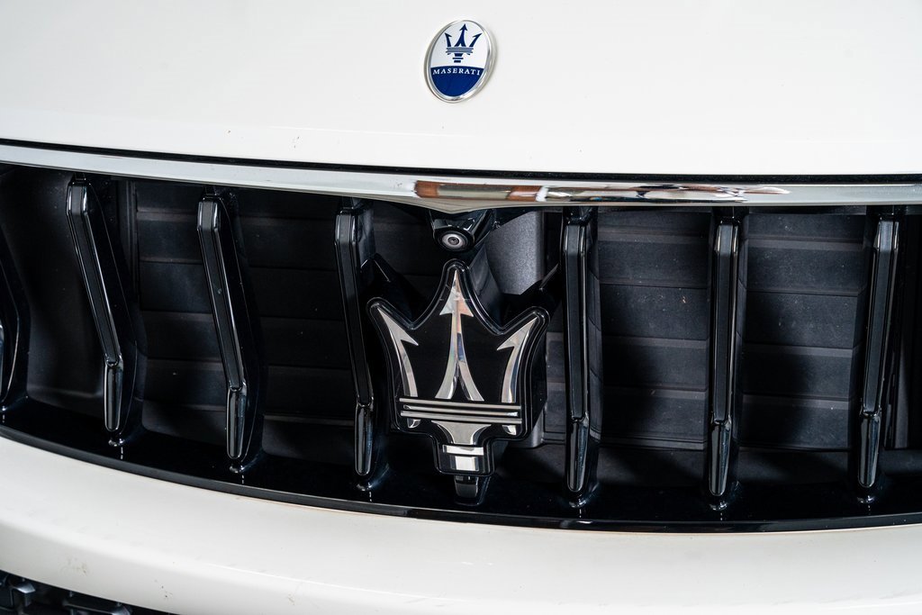 Used 2022 Maserati Levante Modena image 16