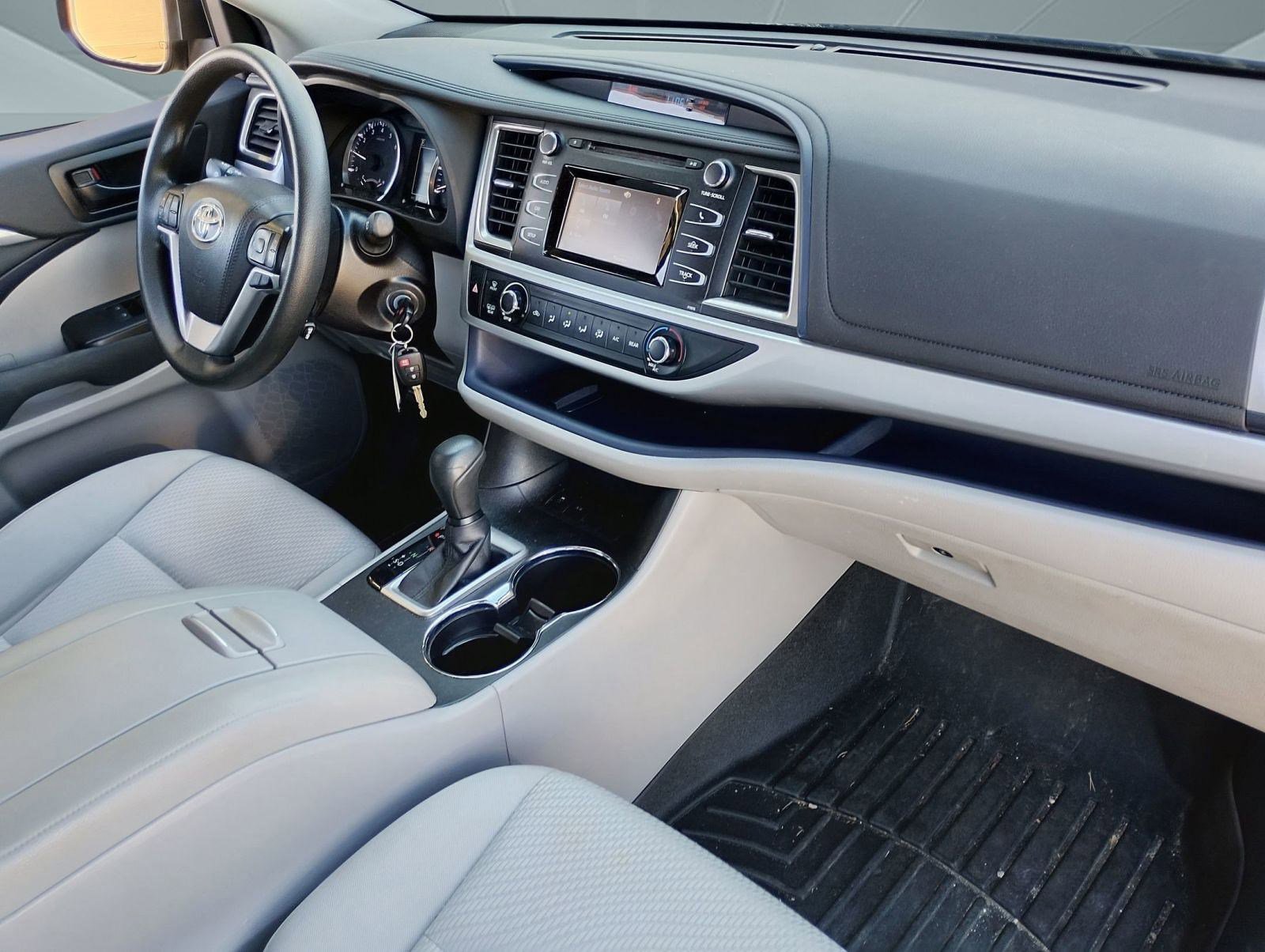 Used 2019 Toyota Highlander LE image 25