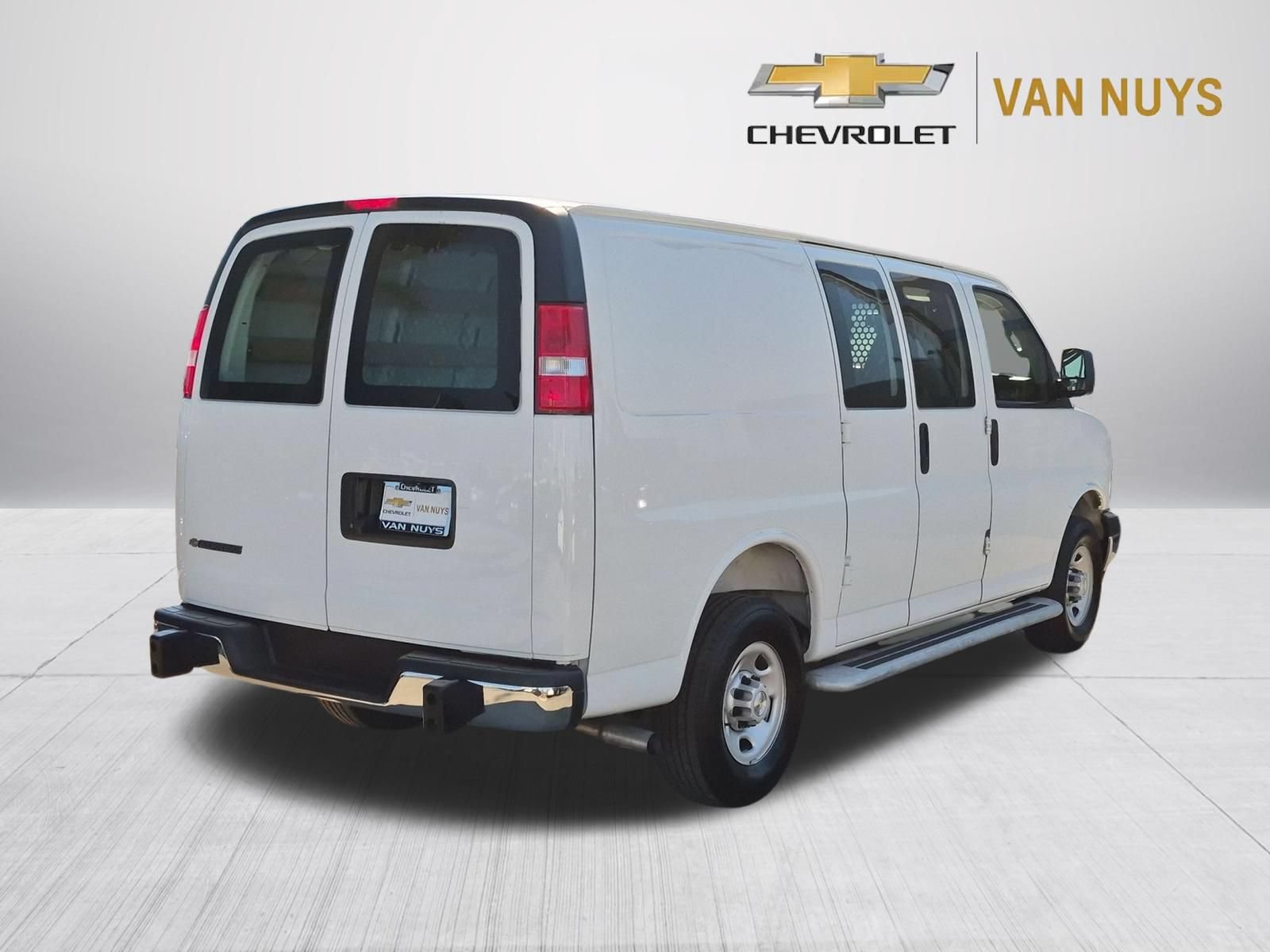 Used 2025 Chevrolet Express 2500 w/ Driver Convenience Package RWD image 5