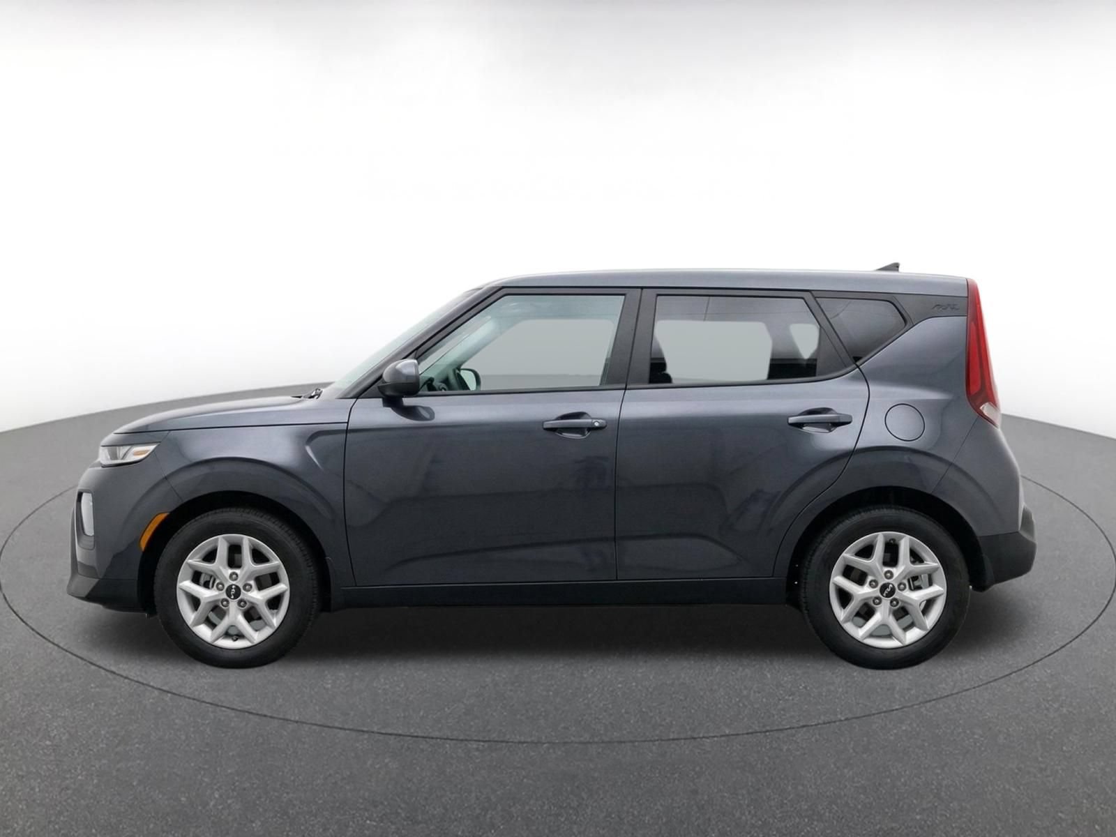 Used 2025 Kia Soul LX w/ LX Technology Package FWD image 4
