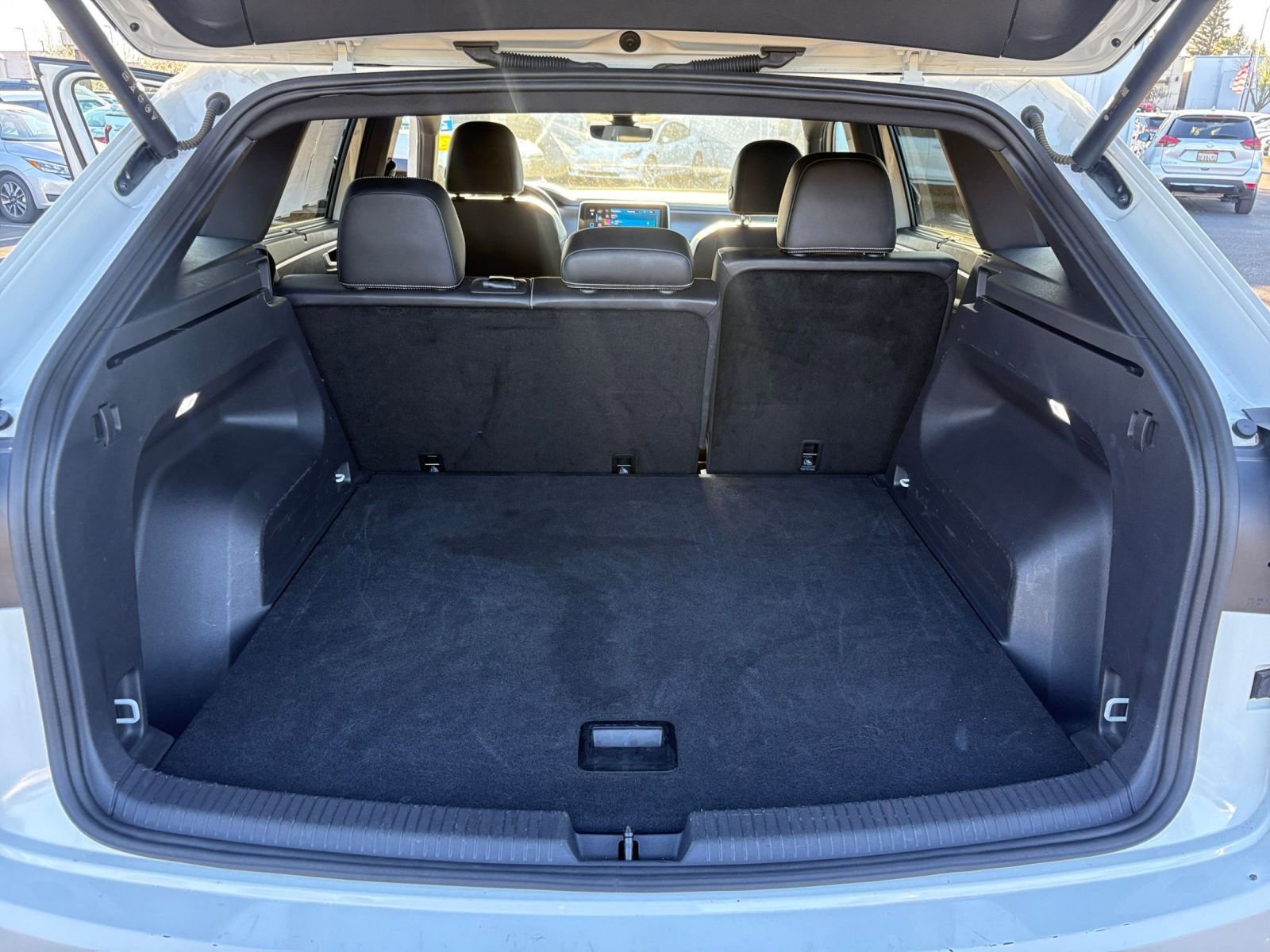 Used 2025 Volkswagen Atlas Cross Sport SE image 33