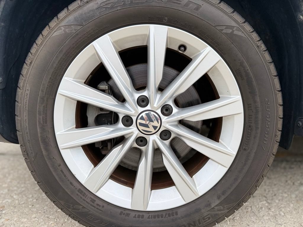 Used 2017 Volkswagen Tiguan S AWD/4WD image 9