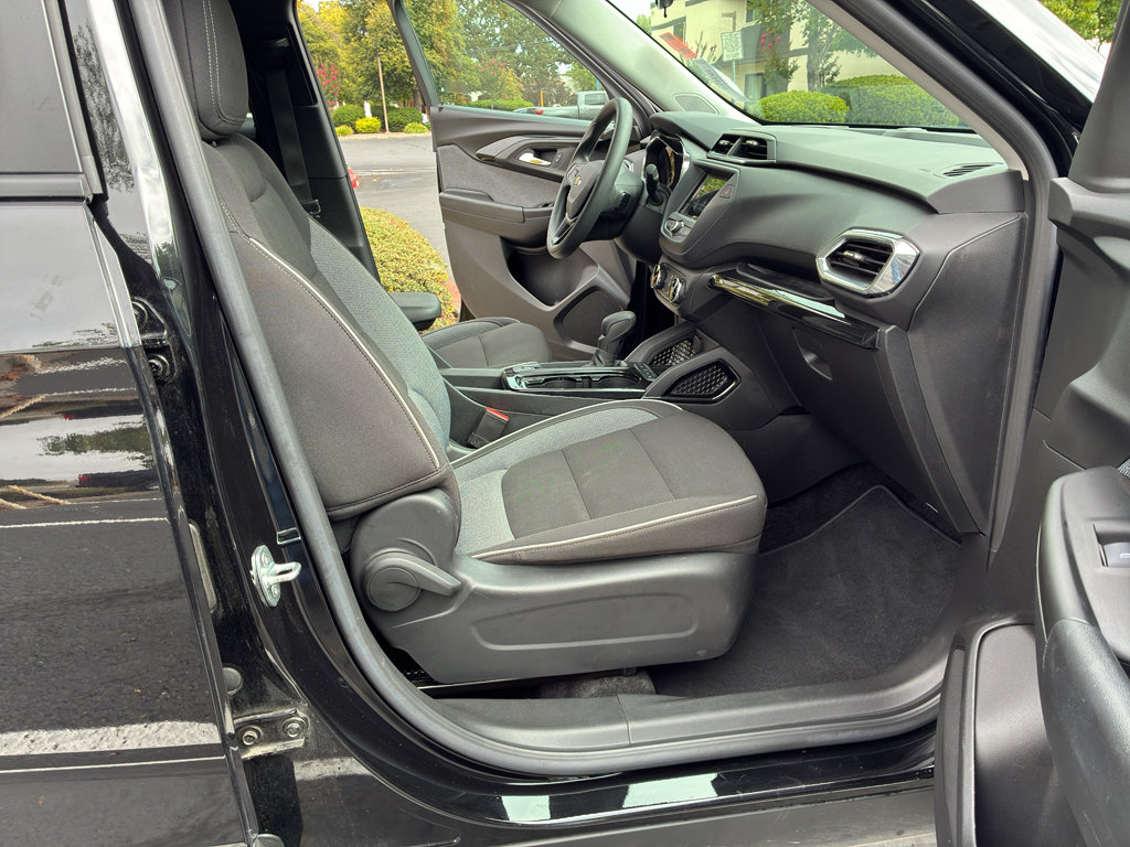 Used 2023 Chevrolet TrailBlazer LT FWD image 55