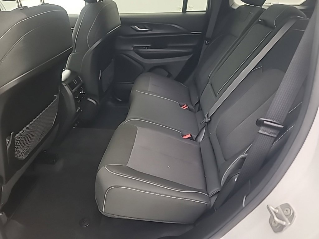 Used 2025 Jeep Grand Cherokee Laredo X w/ Luxury Tech Group I AWD/4WD image 22
