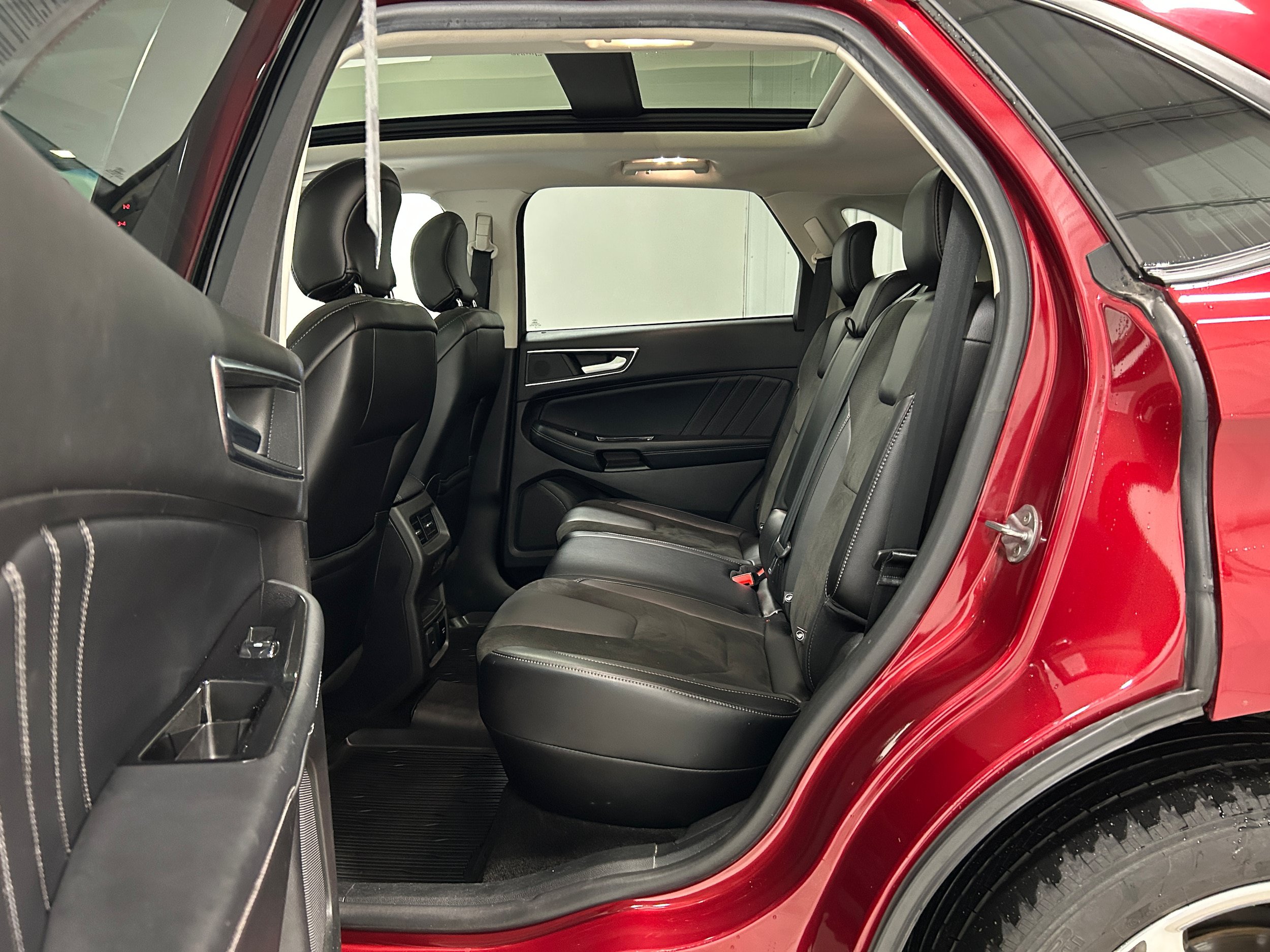 Used 2018 Ford Edge Sport w/ Equipment Group 401A AWD/4WD image 30