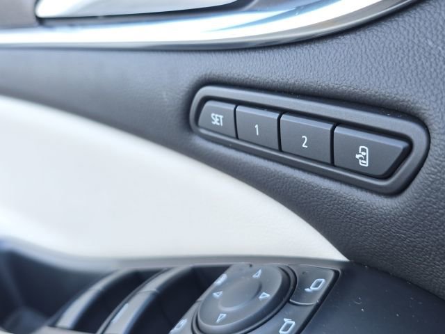 Used 2022 Buick Enclave Avenir w/ Avenir Technology Package image 26