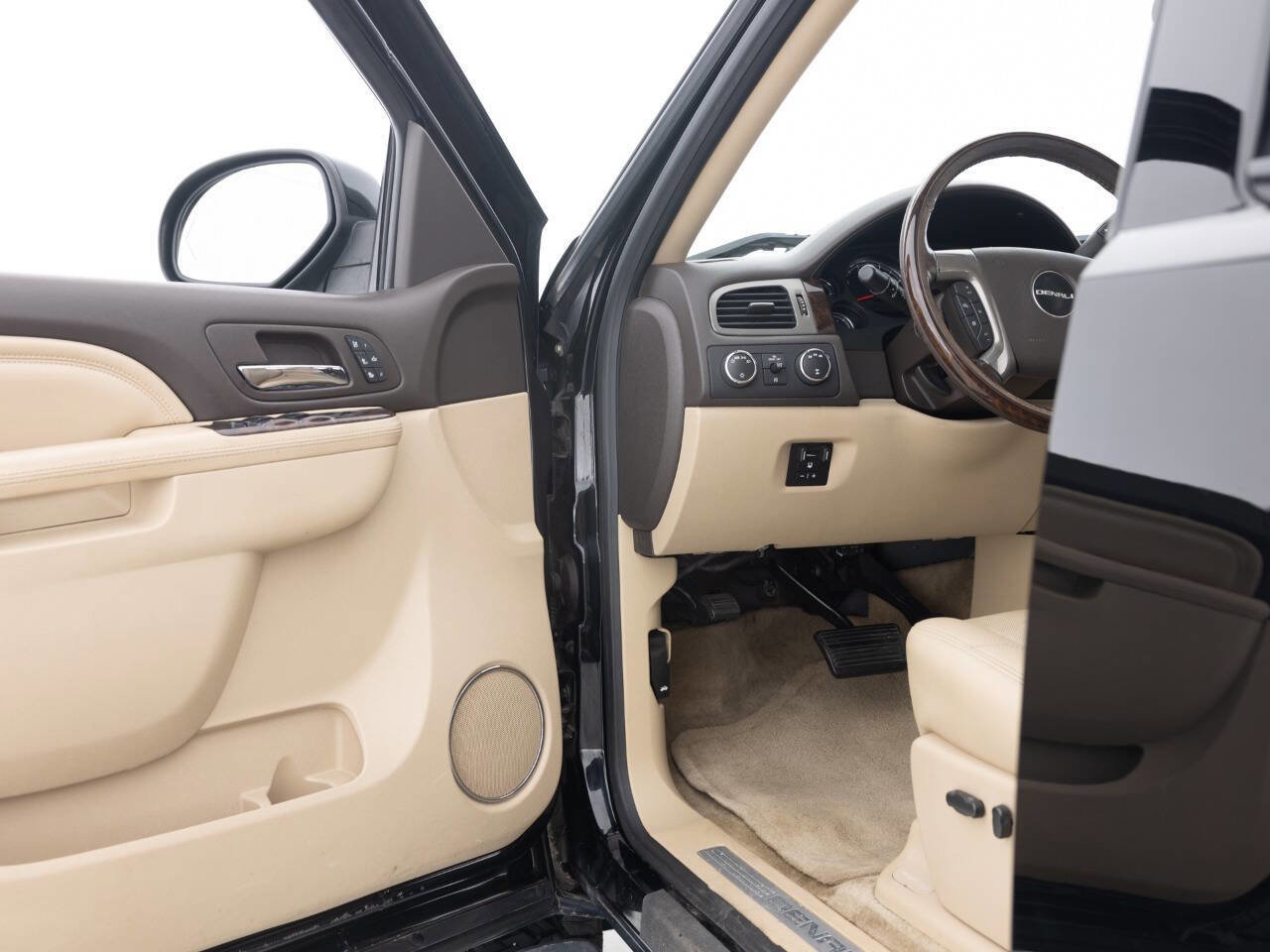 Used 2013 GMC Sierra 2500 Denali w/ Suspension Package, Off-Road image 28