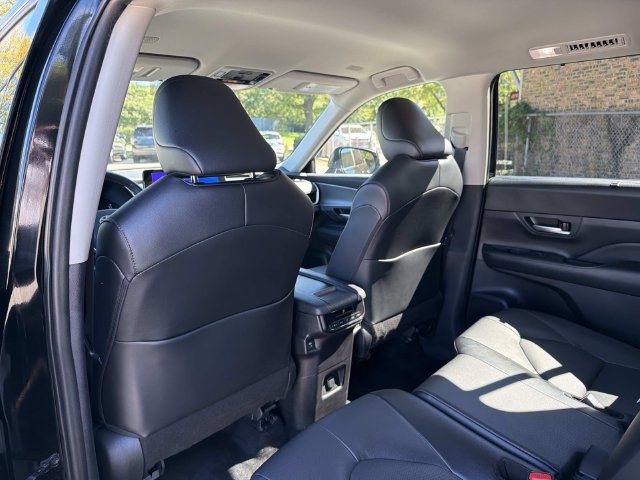 Used 2024 Toyota Grand Highlander AWD image 12