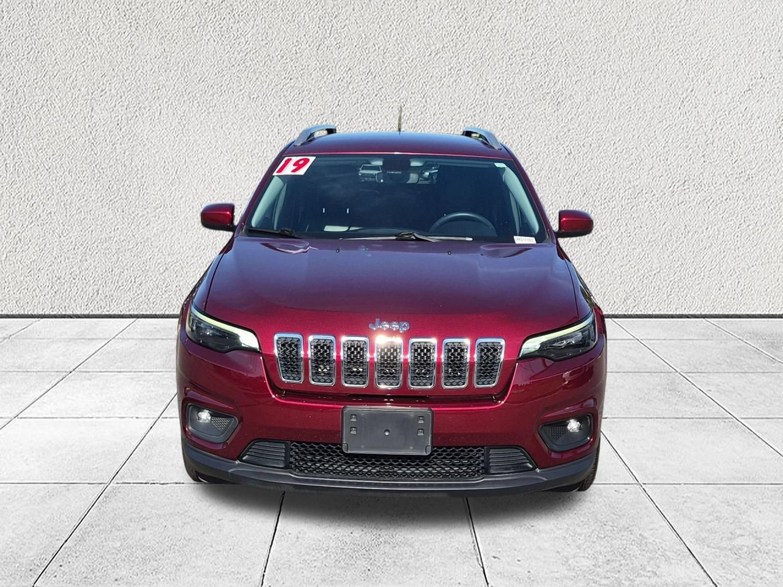 Used 2019 Jeep Cherokee Latitude Plus w/ Comfort/Convenience Group FWD image 8