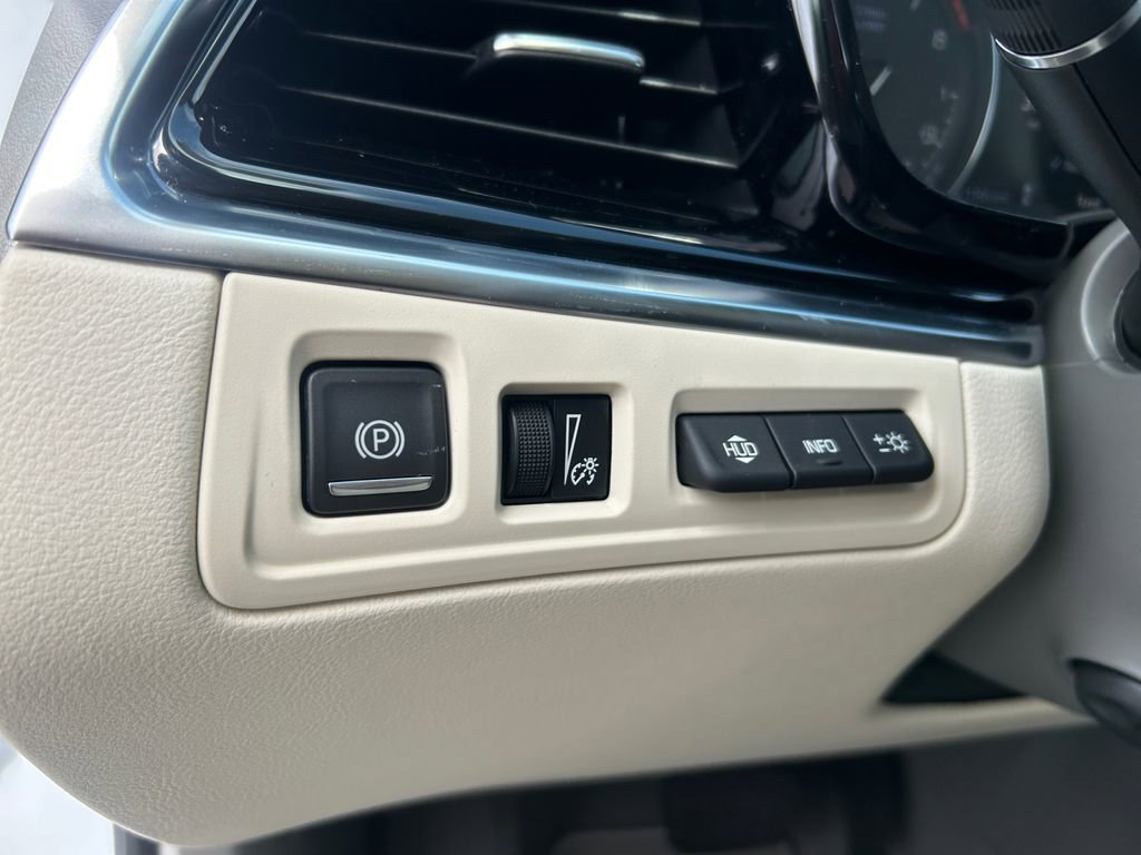 Used 2025 Cadillac XT6 Premium Luxury w/ Technology Package image 21