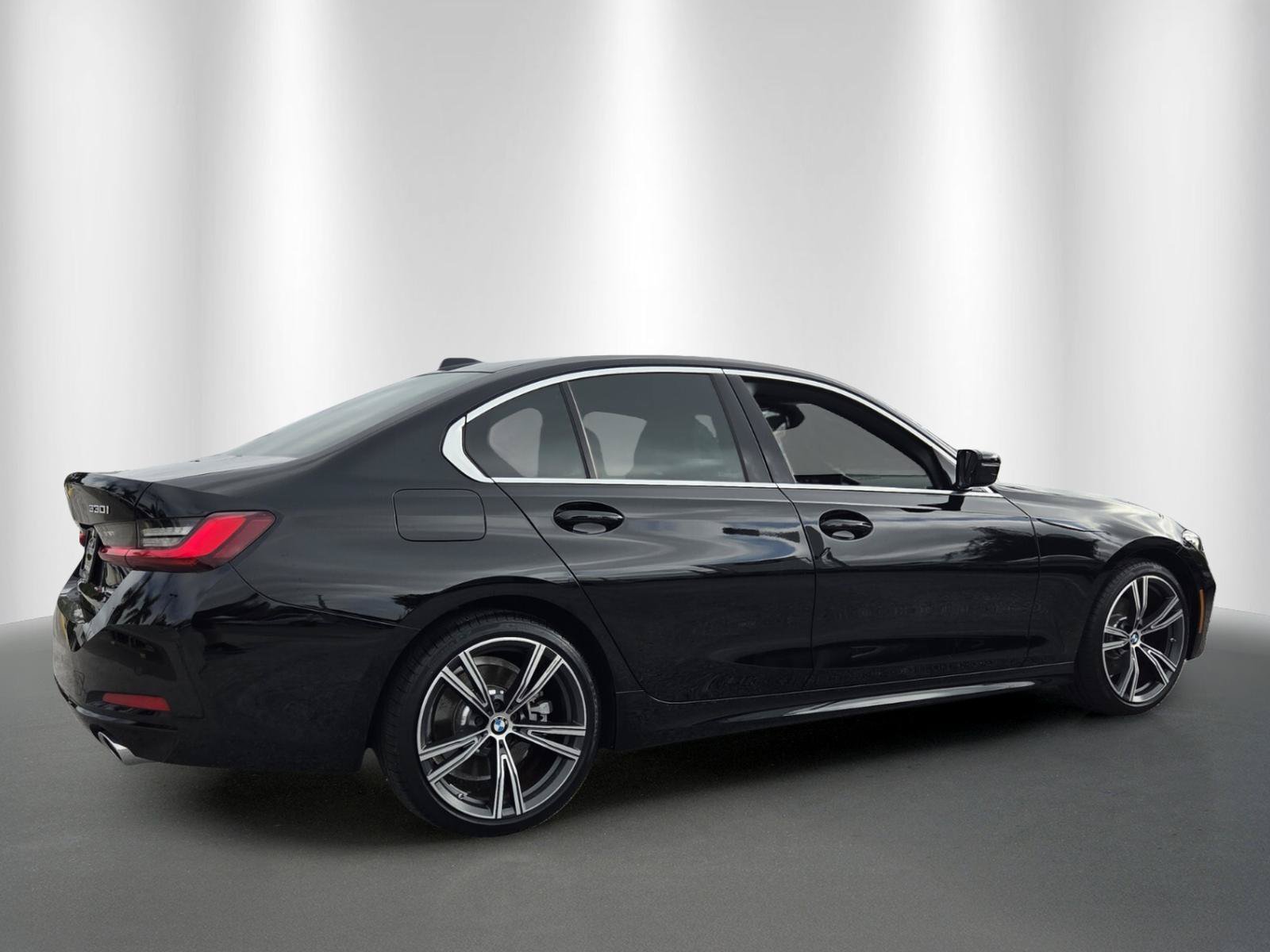 Used 2024 BMW 330i Sedan w/ Convenience Package RWD image 7