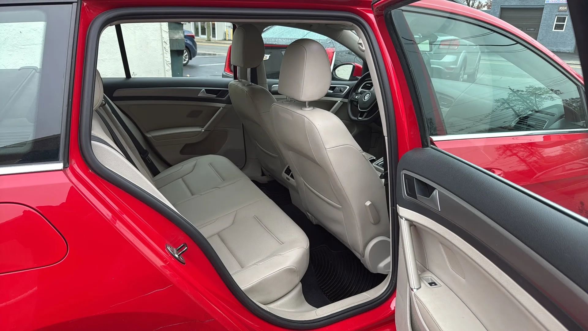 Used 2016 Volkswagen Golf Limited Edition image 26