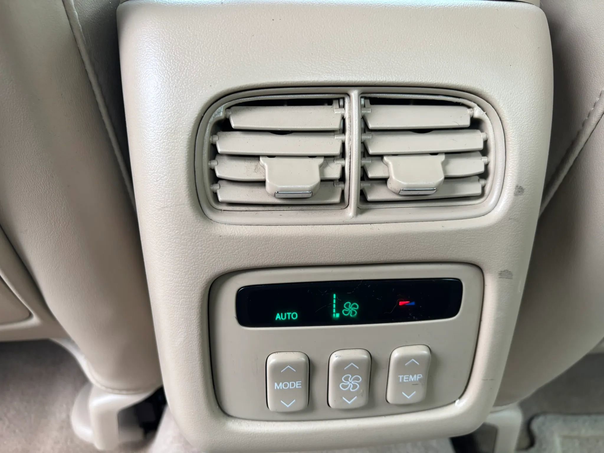 Used 2005 Cadillac De Ville FWD image 14
