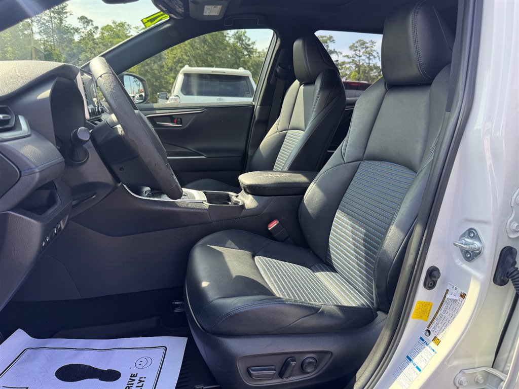 Used 2021 Toyota RAV4 XSE w/ XSE Grade Weather Package AWD/4WD image 18