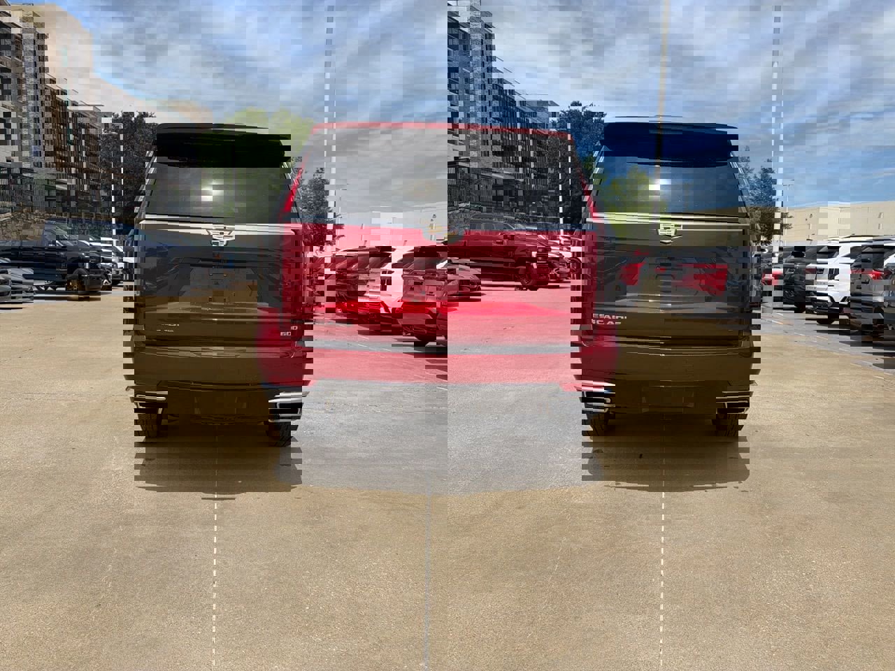 Used 2024 Cadillac Escalade Premium Luxury image 4