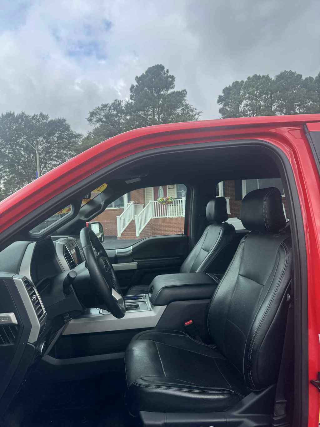 Used 2016 Ford F150 Lariat image 9