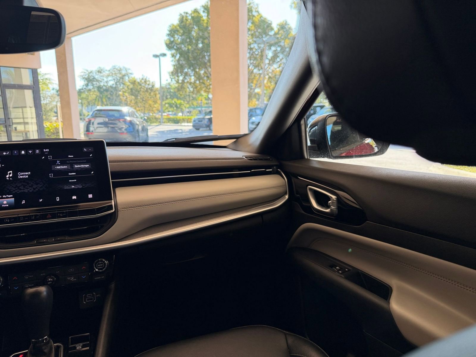 Used 2025 Jeep Compass Limited image 29