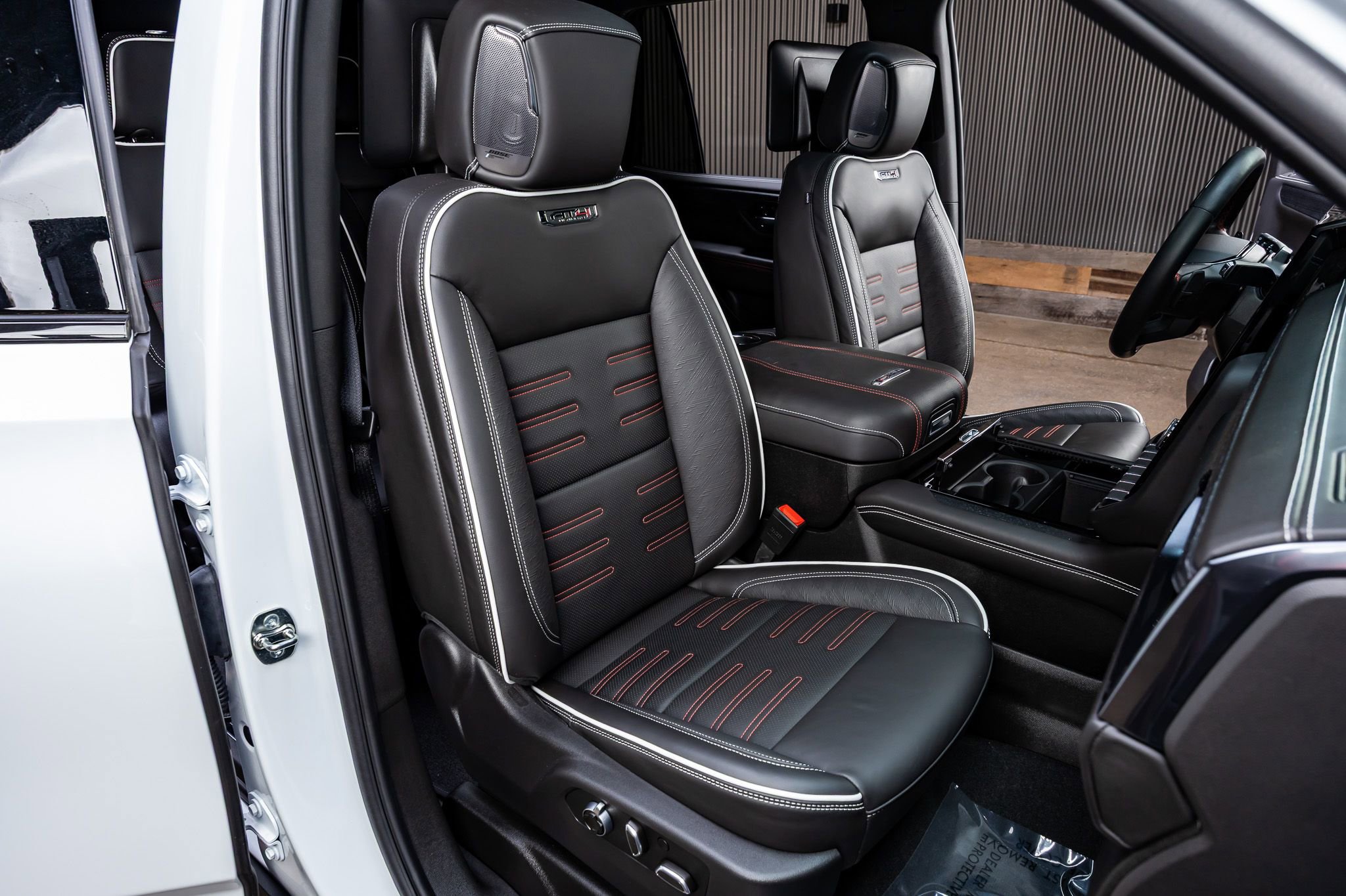 Used 2025 GMC Yukon AT4 Ultimate image 30