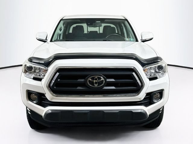 Used 2020 Toyota Tacoma SR5 AWD/4WD image 2