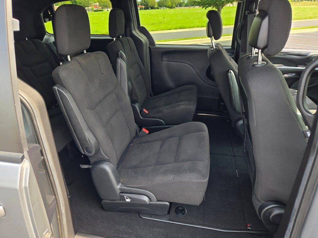 Used 2020 Dodge Grand Caravan SE FWD image 8