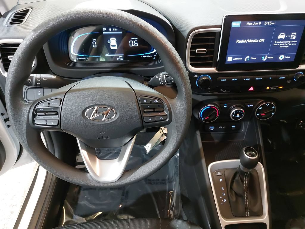 Certified 2025 Hyundai Venue SE FWD image 17