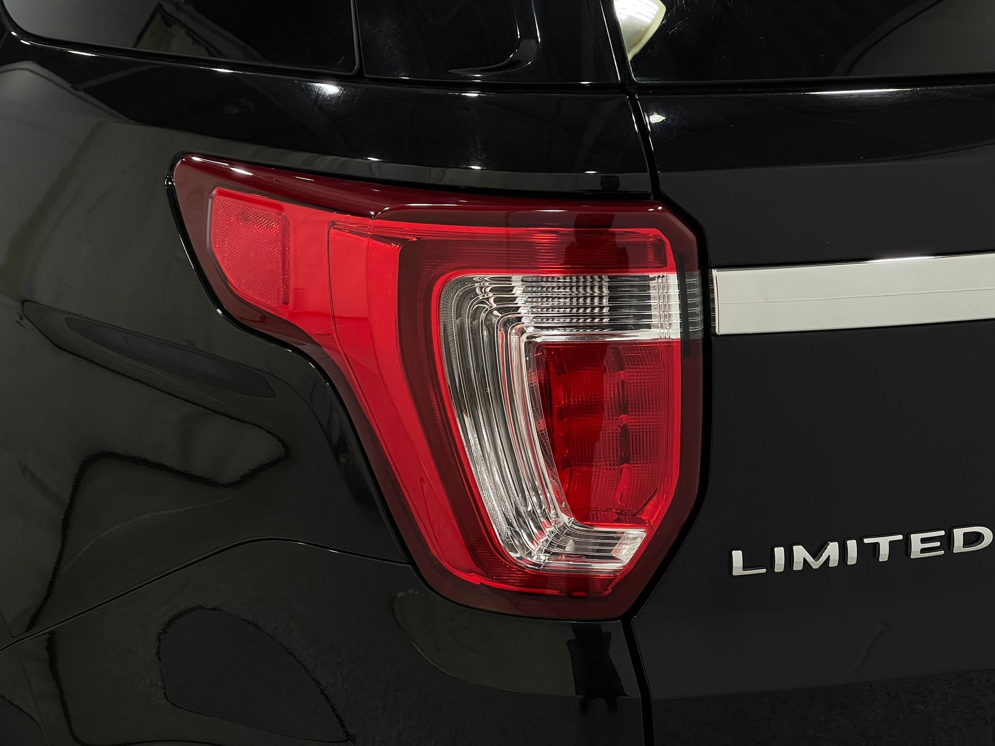 Used 2017 Ford Explorer Limited image 36