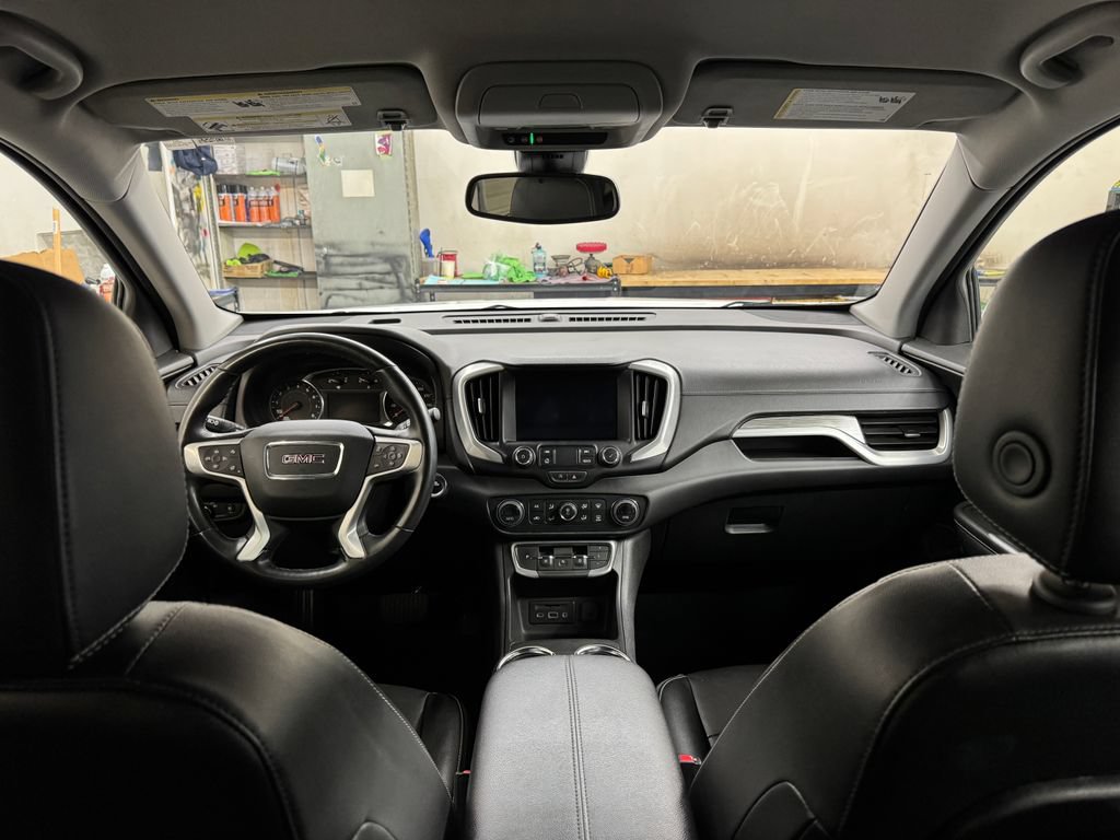 Used 2024 GMC Terrain SLT AWD/4WD image 27