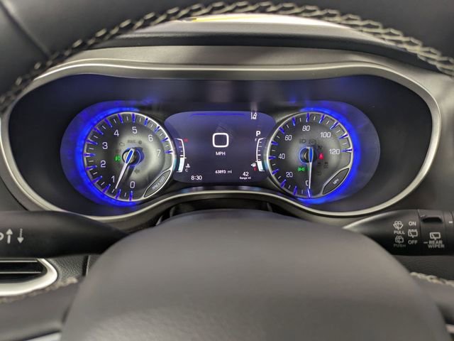 Used 2023 Chrysler Pacifica Touring-L image 15