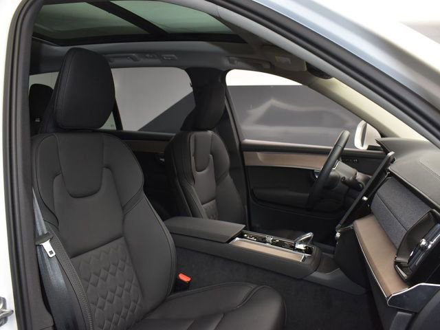 Used 2025 Volvo XC90 B5 Plus w/ Protection Package Premier image 13