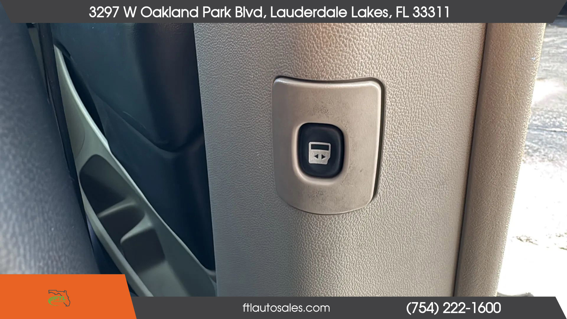 Used 2013 Chrysler Town & Country Touring image 26