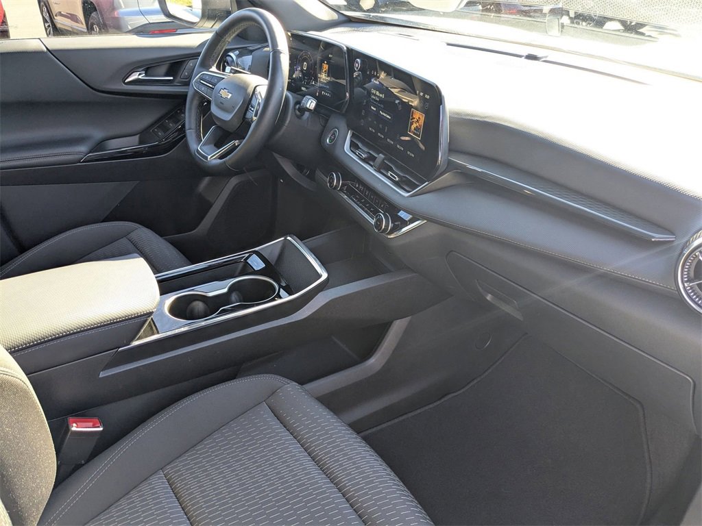 Used 2025 Chevrolet Equinox LT image 40