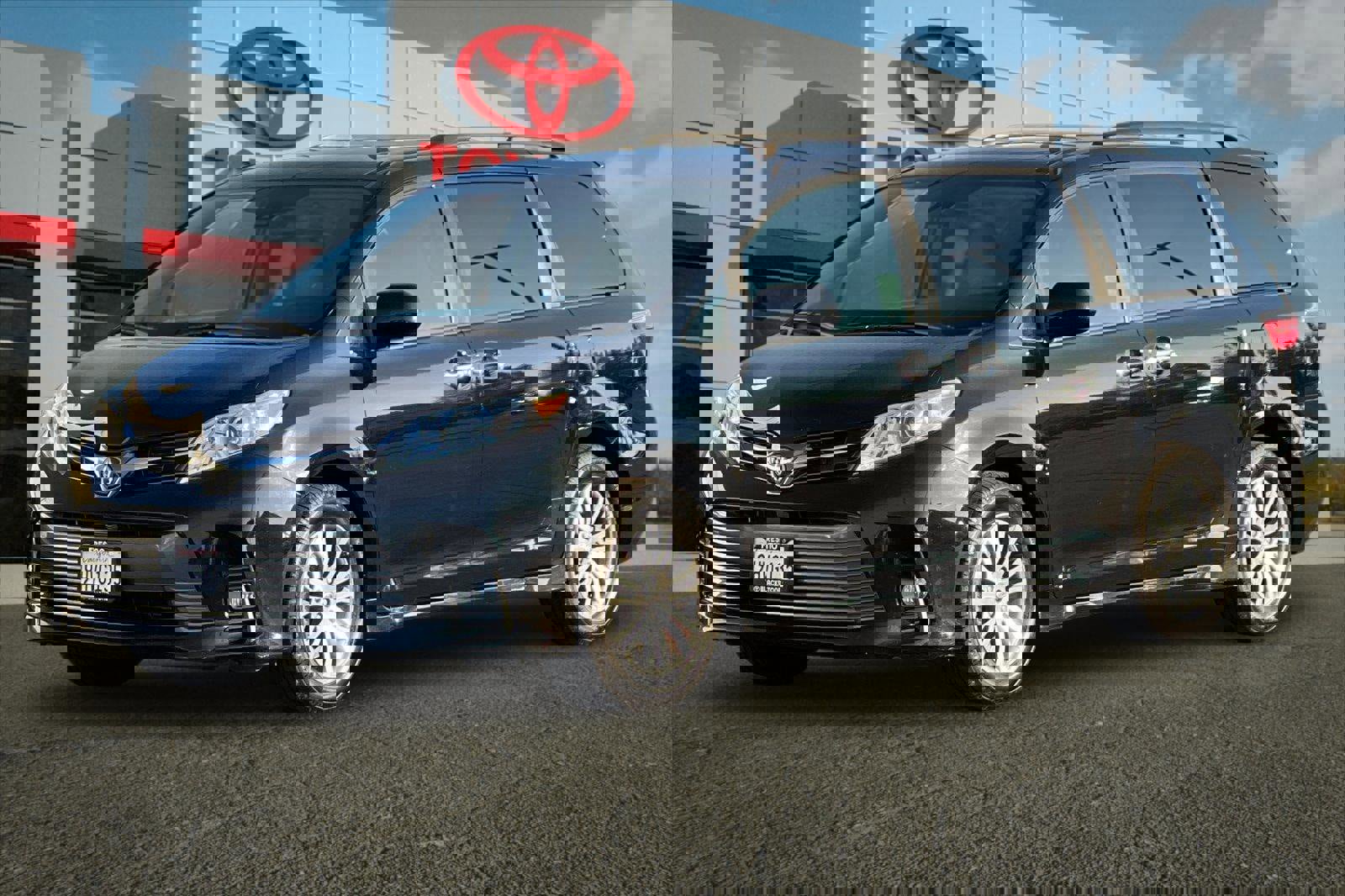 Used 2020 Toyota Sienna XLE image 7