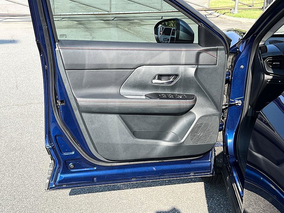 Certified 2025 Nissan Kicks SR AWD/4WD image 19