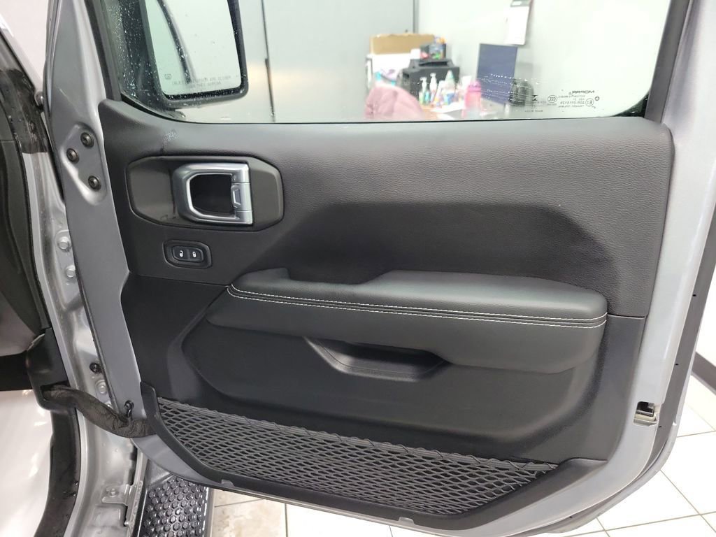 Used 2021 Jeep Wrangler Unlimited Sahara image 16